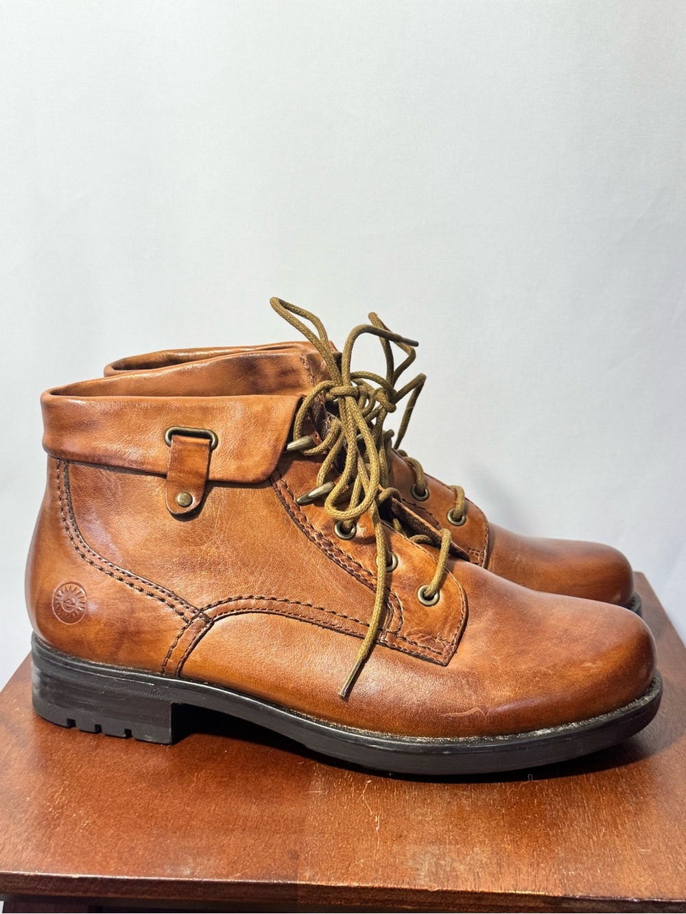 Earth Spirit Women's Brown Leather Lace-Up Ankle Boots